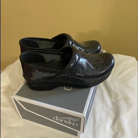 Dansko Shoes - Dansko  size 7 Black women’s shoes